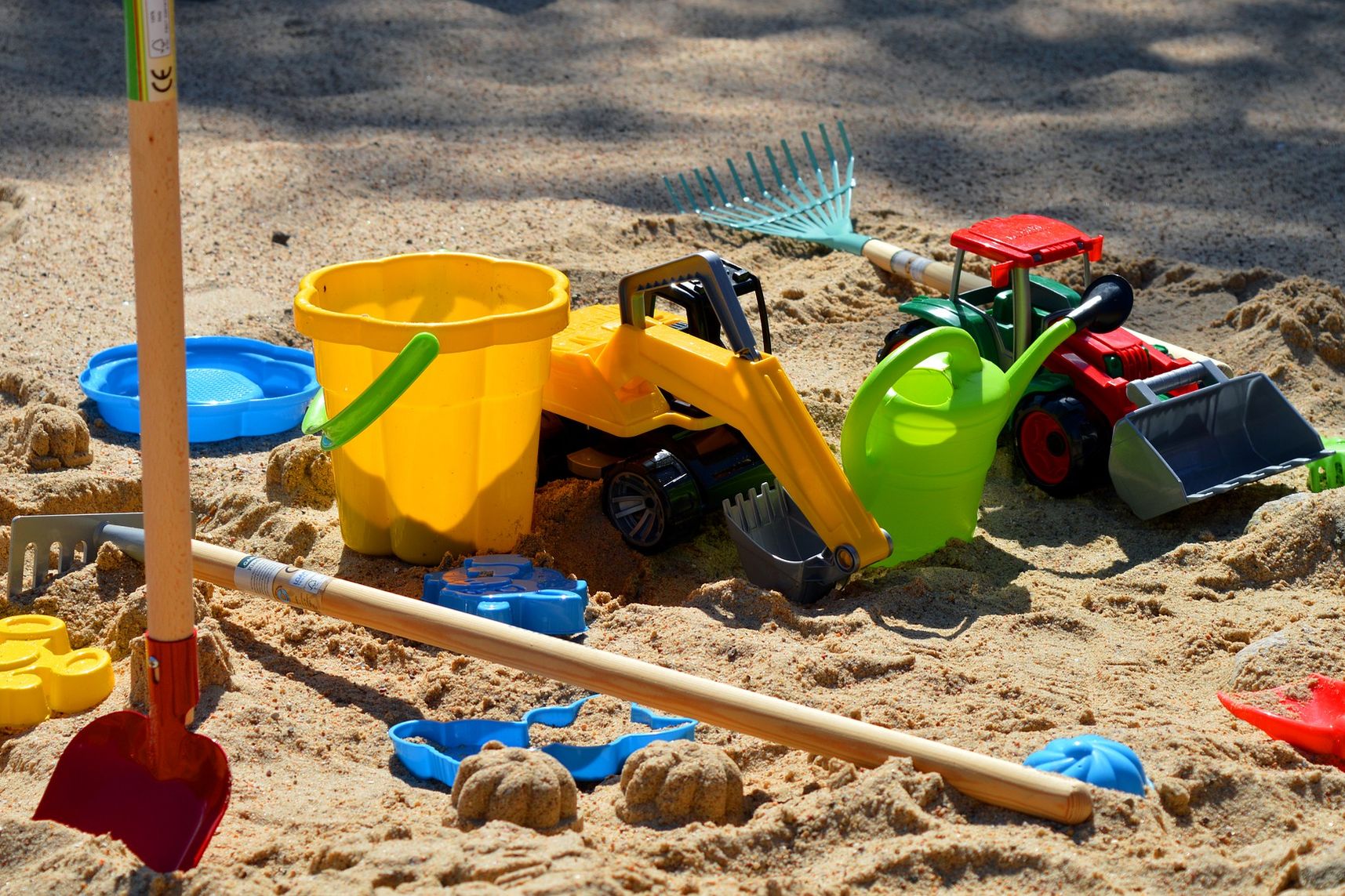Spelen op het strand van Nederland